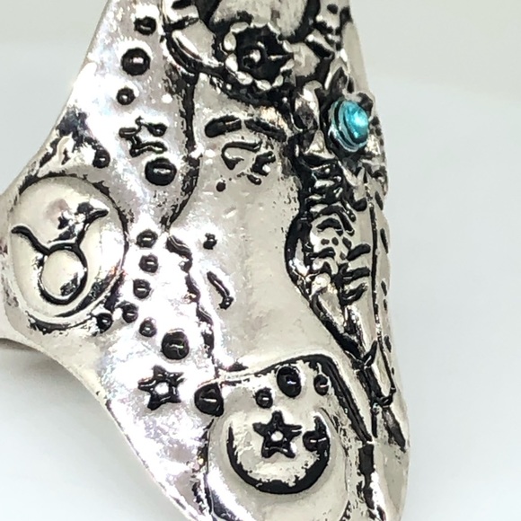 925 Woman’s Profile Sterling Silver Ring - Picture 5 of 10